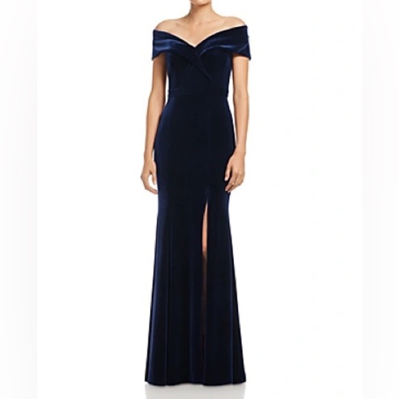 Aqua Off The Shoulder Velvet Gown NWT Aqua Long Velvet Dress Elegant  One-Shoulder Burgundy Gown